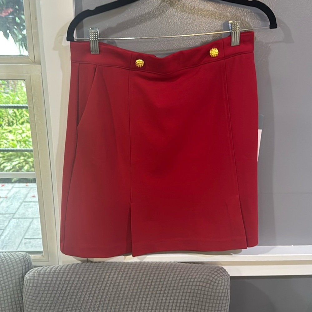 Broadcast skirt